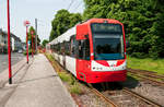 Die Linie 1 der KVB mit der Wagennummer 4541 auf dem Weg nach Bensberg.