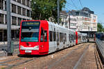   Die Linie 1 der KVB mit der Wagennummer 4015 auf dem Weg nach Weiden West.