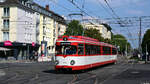 Der Museumswagen 3764 während einer Schulungsfahrt auf der Kreuzung Aachener Str./Gürtel in Köln am 20.08.2023.