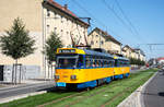 Auch mal eine Doppeltraktion Tatra aus Leipzig, T4D-M 2140 + 2165 als Linie 8 in der Lützner Straße, 29.08.2017.