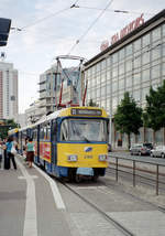 Leipzig LVB SL 11 (T4D-M1 (LVB-Typ 33c) 2166) Georgiring / Augustusplatz am 15. Juli 2008. -
Scan eines Farbnegativs. Film: Kodak FB 200-7. Kamera: Leica C2.