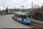 NGTW6 (Leoliner), Wagen 1323, der Leipziger Verkehrsbetriebe (LVB) als Linie 2 von Leipzig, Grünau-Süd, nach Leipzig, Naumburger Straße, verlässt die Haltestelle