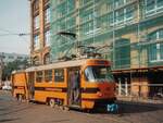 Tatra-Triebwagen 5062 der LVB vom Typ T4D-S/P, umgebaut 1991 aus Tw 1618 zu einem Fahrleitungsmesswagen,  wozu er nicht nur eine Kanzel mit Glasdach für die Beobachtung der Fahrleitung, sondern