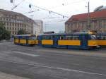 2 alte hochflurige Wagen der LVB als 11 Markkleeberg-Ost vor dem Hauptbhf.am 2.7.13