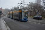 Niederflurstraßenbahn  1150  auf der Linie 12 zum Johannisplatz.