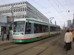 Magdeburg: Straenbahnlinie 10 nach Sudenberg an der Haltestelle Alter Markt.(18.2.2010)