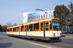 Straßenbahn Mainz: Duewag / AEG M8C der MVG Mainz - Wagen 273, aufgenommen im September 2017 in der Nähe der Haltestelle  Bismarckplatz  in Mainz.