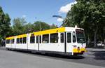 Straßenbahn Mainz: Duewag / AEG M8C der MVG Mainz - Wagen 272, aufgenommen im Mai 2018 an der Haltestelle  Goethestraße  in Mainz.