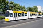 Straßenbahn Mainz: Adtranz GT6M-ZR der MVG Mainz - Wagen 211, aufgenommen im Mai 2020 in der Nähe der Haltestelle  Bismarckplatz  in Mainz.