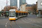 Mainzer Mobilität Stadler Variobahn 235 am 11.01.22 in Mainz Innenstadt