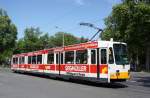 Straßenbahn Mainz: Duewag / AEG M8C der MVG Mainz - Wagen 275, aufgenommen im Mai 2015 an der Haltestelle  Goethestraße  in Mainz.