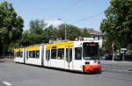 Straßenbahn Mainz: Adtranz GT6M-ZR der MVG Mainz - Wagen 211, aufgenommen im Juli 2015 an der Haltestelle  Goethestraße  in Mainz.