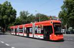 Straßenbahn Mainz: Stadler Rail Variobahn der MVG Mainz - Wagen 221, aufgenommen im Juli 2015 an der Haltestelle  Goethestraße  in Mainz.