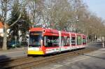 Straßenbahn Mainz: Stadler Rail Variobahn der MVG Mainz - Wagen 221, aufgenommen im Februar 2016 in Mainz-Gonsenheim.