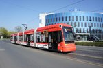 Straßenbahn Mainz: Stadler Rail Variobahn der MVG Mainz - Wagen 221, aufgenommen im April 2016 in der Nähe der Haltestelle  Bismarckplatz  in Mainz.