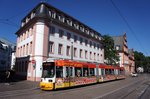 Straßenbahn Mainz: Adtranz GT6M-ZR der MVG Mainz - Wagen 201, aufgenommen im Juni 2016 in der Innenstadt von Mainz.
