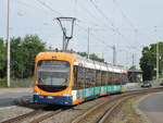 Wagen 5712 der RNV am 12.05.2018 um 17:32 Uhr auf dem Weg nach Schönau an der Haltestelle Friedrichstraße.