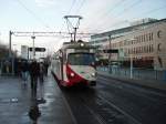 Eine alte Straenbahn der Linie 5 in Heidelberg am Hbf am 26.11.10