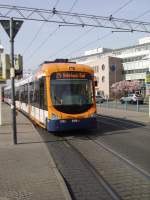 Eine RNV Variobahn in Heidelberg Hbf am 25.03.11