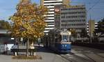 Im September 1986 wartet der M4 2494 in der Endhaltestelle Steinhausen auf die Abfahrt in Richtung Schwanseestraße