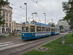 Der Mnchner M4-m4-Zug aus Triebwagen 2412 und Beiwagen 3407 wird unter anderem fr Stadtrundfahrten eingesetzt.