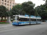 Eine Mnchener Straenbahn auf dem Weg in die Maximilianstrae