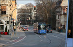 Mit der Straßenbahn durch München-Altbogenhausen -    Tram in der Montgelasstraße.