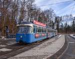 P-Triebwagen 2005 der MVG an der Endhaltestelle der Linie 15 Großhesseloher Brücke am 2.2.2017.