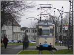 Wagen 37 an der vorlufigen Endhaltestelle Vogelwiese in der Stadt Naumburg.