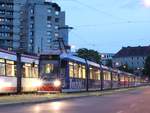 GT8N, Wagen 1117  Mönchshof  steht nachts abgestellt an der Scharrerstraße in Nürnberg.