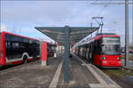 Die erste Etappe nach Erlangen und Herzogenaurach -    Der Abfahrtsbahnsteig in der Schleife der Endstation der Nürnberger Straßenbahnlinie 4.