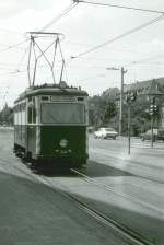 Schienenschleifwagen A 14 war am 28.5.1985 in Nürnberg auf der Stadtstrecke am Hauptbahnhof unterwegs.