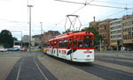 Der Tw 326 der Nürnberger Straßenbahn trifft im Juli 2002 am Plärrer ein