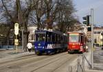 Tw 233 auf den Weg nach Neundorf und Tw 220 Richtung Oberer Bahnhof, da grad Plamag wegen Unfall gesperrt war.