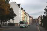 Plauen - PSB/Linie 4 - 243 in der August-Bebel-Str., bei Hst Chamissostr. am 07.10.2010, im Hintergrund erkennbar die Trennung der beiden Richtungsgleise, geradeaus zur Mozartstr. und von links einmndend das Gleis aus der Schlachthofstr.