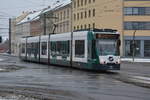 Am 08.01.2017 fährt die Combino  402 / Augsburg  auf der Linie 96 zur Viereckremise.