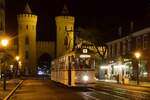 Am Abend gegen 19:45 erreichte der Gothawagen 177 auf seiner letzten Fahrt als Glühwein Express die Haltestelle Nauener Tor. Hier stiegen 2 Fahrgäste noch hinzu was eine Langzeitbelichtung möglich machte.

Potsdam 17.12.2023