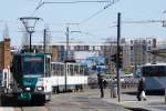 POTSDAM, 17.04.2010, Tramlinie 92 nach Bornstedt, Kirschallee, bei der Einfahrt in die Straßenbahnhaltestelle Hauptbahnhof