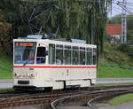 T6A2(704)von CKD Praha-Smichov am Vormittag des 12.09.2021 in Höhe Rostocker Stadthalle