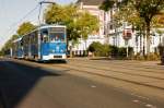 T6A2 703 verlässt am 27.09.2014 die Haltestelle Volkstheater in Rostock.