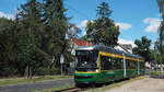 Die Neueste...

... in den Diensten der SRS (Schöneicher-Rüdersdorfer Straßenbahn GmbH) ist der Wagen 53,  das erste Neubaufahrzeug für die SRS seit 91 Jahren  (Quelle SRS).
Hier auf der Linie 88 gen S-Bahnhof Friedrichshagen, aufgenommen in Höhe des Betriebshofes.

Schöneiche b. Berlin, der 23.08.2020