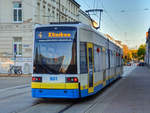 Straßenbahn Schwerin Zug 801 mit Linie 4 zu den Kliniken in Schwerin Hbf, 22.10.20.