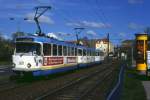 Schwerin Tw 120 und 220 mit Bw 320, Ludwigsluster Chaussee / Slüterufer, 29.04.1999.