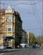 Eine Ära geht zu Ende -    Ab Dezember 2007 wird er vollends ganz aus dem Straßenbild Stuttgart verschwinden, der formschöne GT4-Straßenbahnwagen, hier am Eugensplatz.