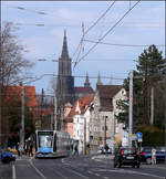 Ulms neue Straßenbahnlinie 2 -    Der zweite etwa 2,5 km Streckenast der Linie 2 führt vom Ehinger Tor hinauf zum Kuhberg mit 5 Zwischenstationen.