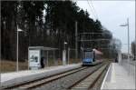 Mit der Straßenbahn nach Ulm-Böfingen -    Die Haltestelle Mecklenburgweg zeigt die typische Gestaltung der Stationen der Ulmer Neubaustrecke.