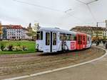 Der Duewag GTW-D8 der WSB mit der Nummer 243 passiert am 22.10.2020 im Einsatz als Fahrschulwagen die Wendeschleife am Wrzburger Hbf