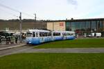 WVV Straßenbahn Würzburg Düwag GTW D8 Wagen 236 am 27.12.23 in Würzburg Hbf