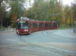 Wagen 259 der Wrzburger Straenbahn (WSB) befhrt die Weichenanlage am Sanderring, um links Richtung Hauptbahnhof abzubiegen.