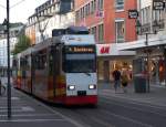 Tw 214 ist auf der Linie 4 Strecke Sanderau - (Hauptbahnhof) - Zellerau in der Innenstadt unterwegs.